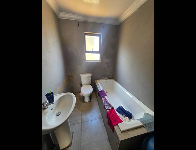 3 BEDROOM HOUSE FOR SALE IN ZAMDELA
